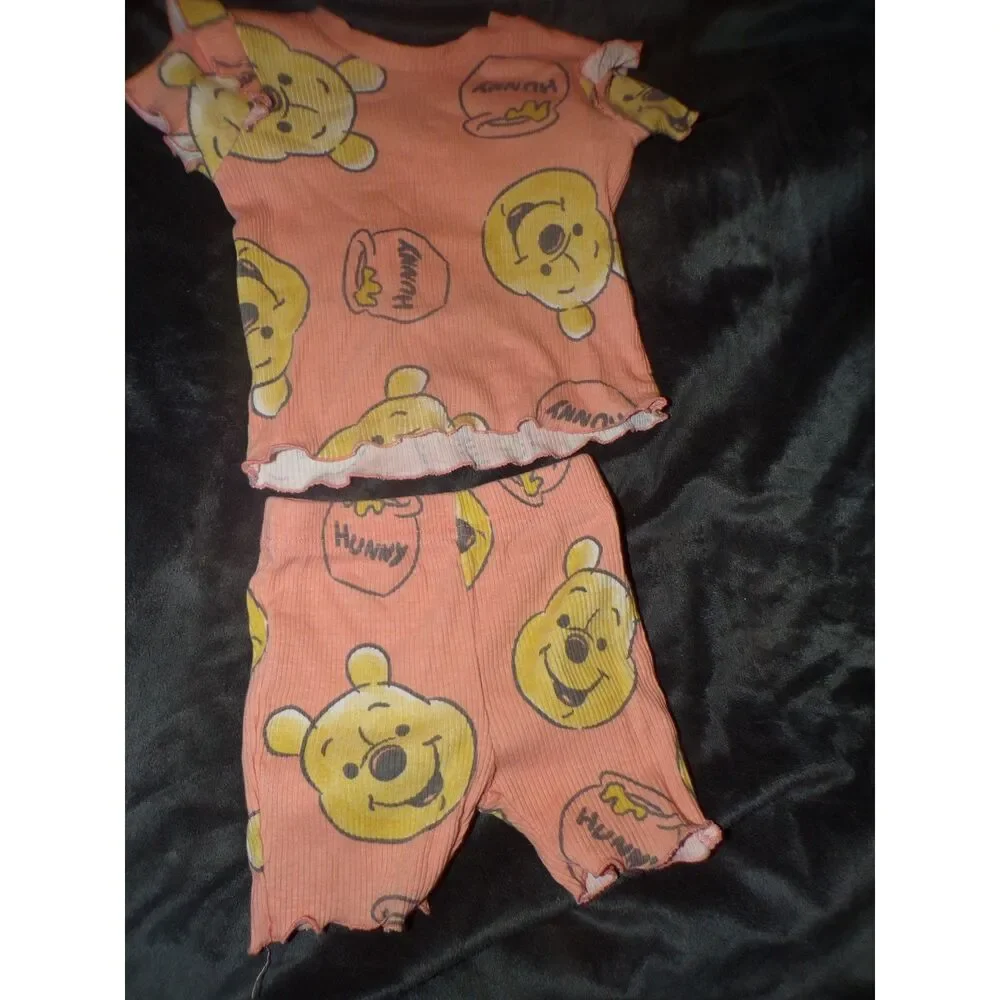 Disney Winnie the Pooh print knit short set size 6 to 9 month